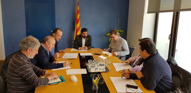 Conseller Chakir El Homrani en una reunió amb les federacions de cooperatives de Catalunya